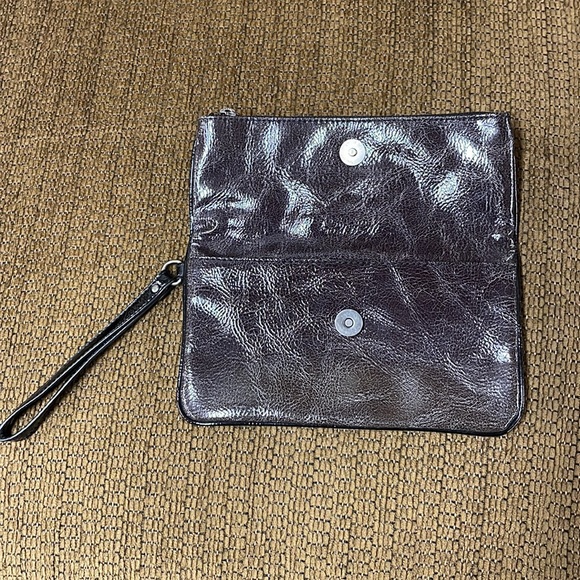 Simply Vera Vera Wang Faux Leather Wristlet Clutch Purse - Picture 4 of 13